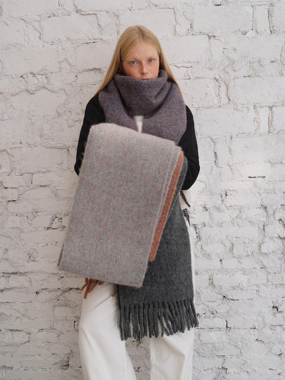 Écharpe longue douce hiver, laine mélangée chaude, coloris chinés, avec franges, accessoire cocooning chic, modèle Sodène - Écharpe - Gris clair