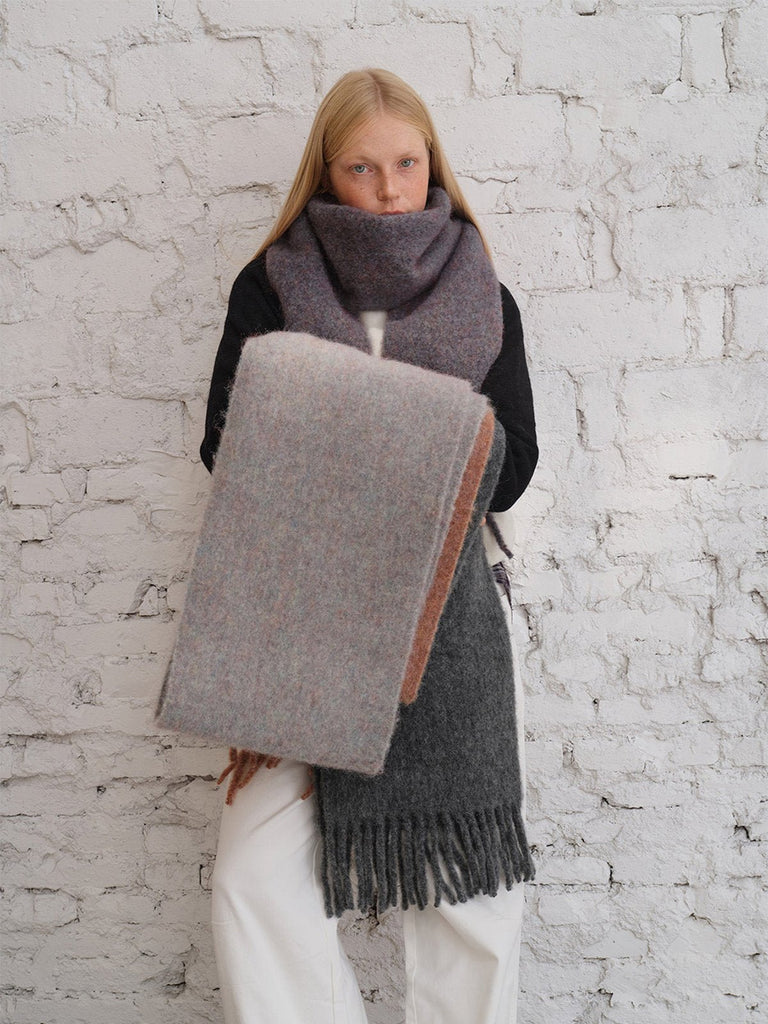 Écharpe longue douce hiver, laine mélangée chaude, coloris chinés, avec franges, accessoire cocooning chic, modèle Sodène - Écharpe - Gris clair