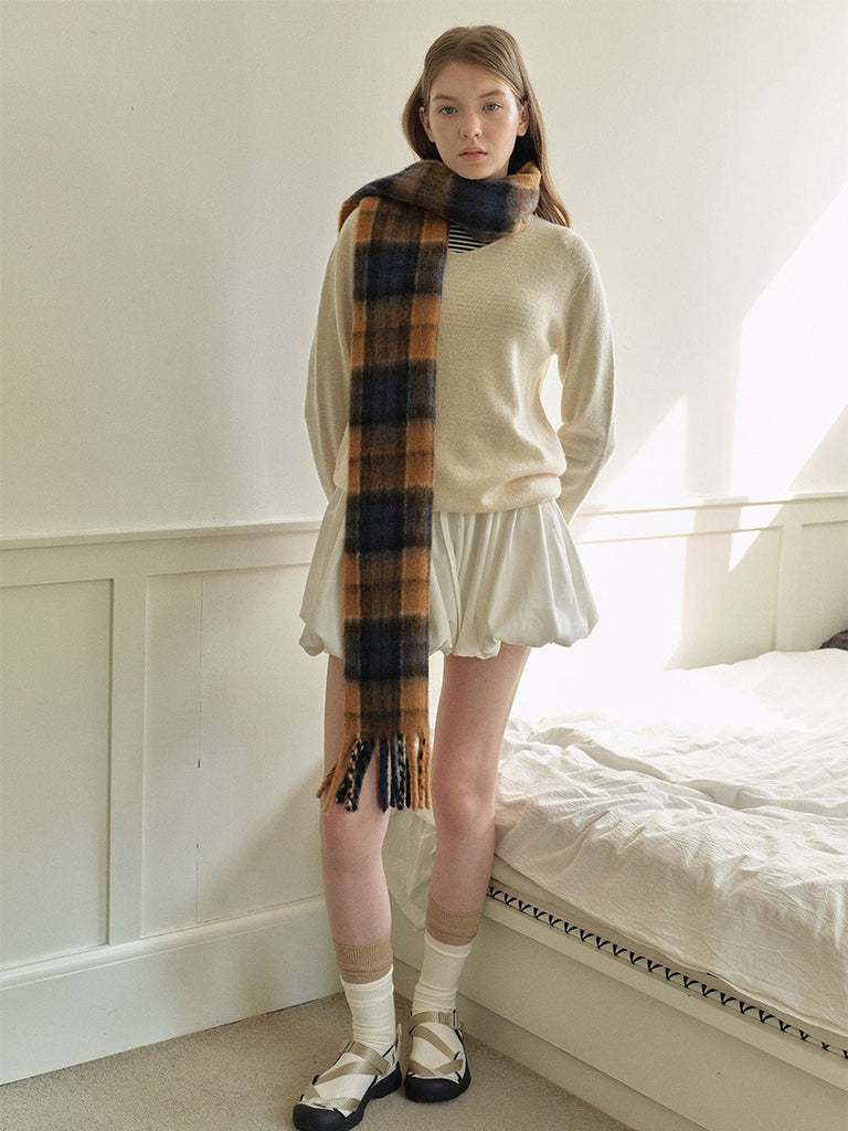 Écharpe longue en laine mélangée, motifs carreaux écossais, toucher doux et moelleux, accessoire chaud hiver femme, franges torsadées, style décontracté chic, modèle Yona - Écharpe - Bleu et jaune