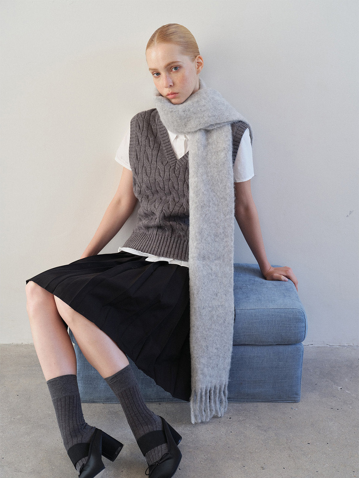 Écharpe longue femme hiver, laine alpaga douce, écharpe chaude à franges, accessoire cocooning hiver, écharpe moelleuse unie, modèle Laorie - Écharpe - Gris