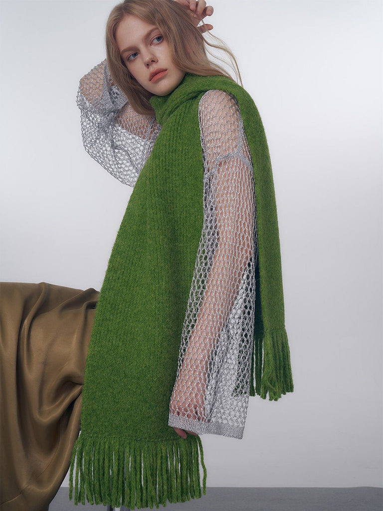 Écharpe longue hiver femme, tricot doux à franges, coloris unis, chaud et moelleux, style moderne casual, accessoire cocooning quotidien, modèle Mélona - Écharpe - Vert