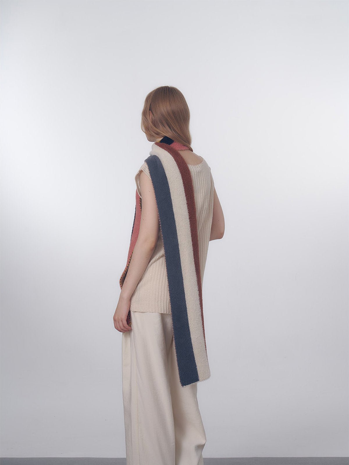 Écharpe longue rayée multicolore, laine duveteuse douce, chaude et légère, maille fine hiver, accessoires mode colorés, modèle Nadum - Écharpe - Style 1