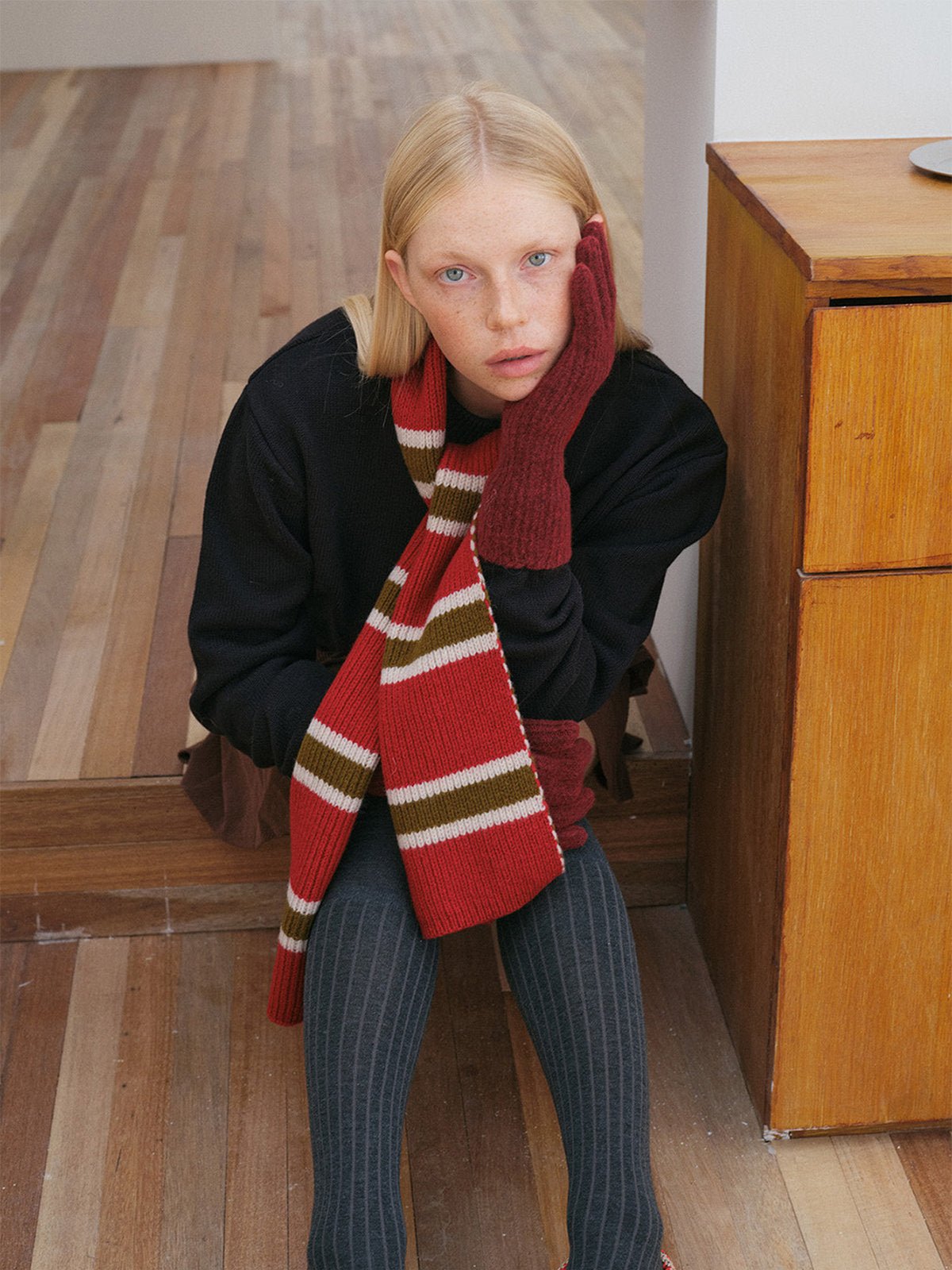 Écharpe rayée hiver femme, laine douce chaude, motif à rayures larges, tricotée à maille épaisse, style vintage graphique, modèle Zodia - Écharpe - Rouge