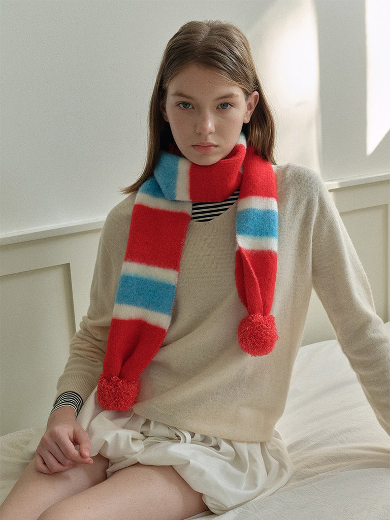 Écharpe tricolore à pompons, douce et chaude, look rétro coloré, hiver stylé, idéale pour superpositions, parfaite pour le froid, modèle Tafine - Écharpe - Rouge
