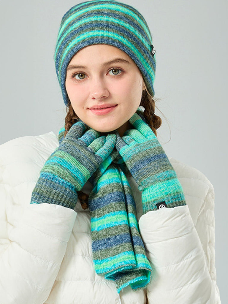 Ensemble hiver 3 pièces femme, bonnet rayé doux, écharpe longue chaude, gants tactiles assortis, tricot épais, motif dégradé, look cocooning, modèle Tedam - Écharpe - Vert