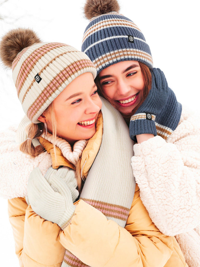 Ensemble hiver tricoté, bonnet rayé avec pompon amovible, écharpe assortie douce et chaude, gants tactiles confortables, look cocooning pour grands froids, modèle Hotcho - Écharpe - Blanc