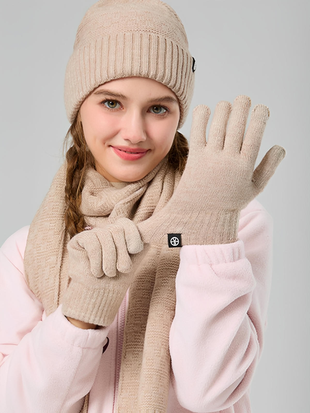 Ensemble hiver trois pièces, bonnet chaud doublé, écharpe douce longue, gants tactiles confortables, tricot effet relief, plusieurs couleurs disponibles, modèle Gastin - Écharpe - Beige