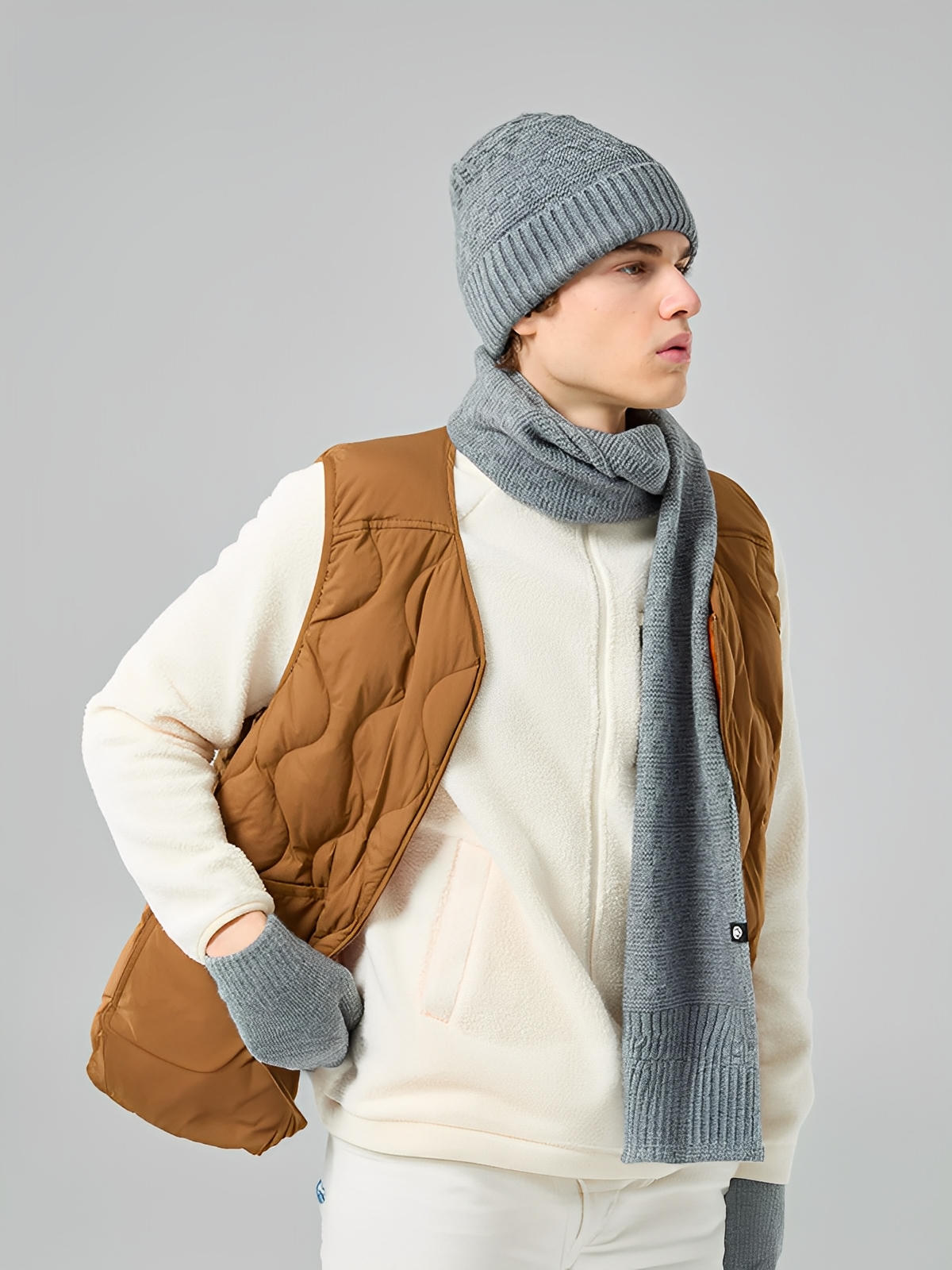 Ensemble hiver trois pièces, bonnet chaud doublé, écharpe douce longue, gants tactiles confortables, tricot effet relief, plusieurs couleurs disponibles, modèle Gastin - Écharpe - Gris clair