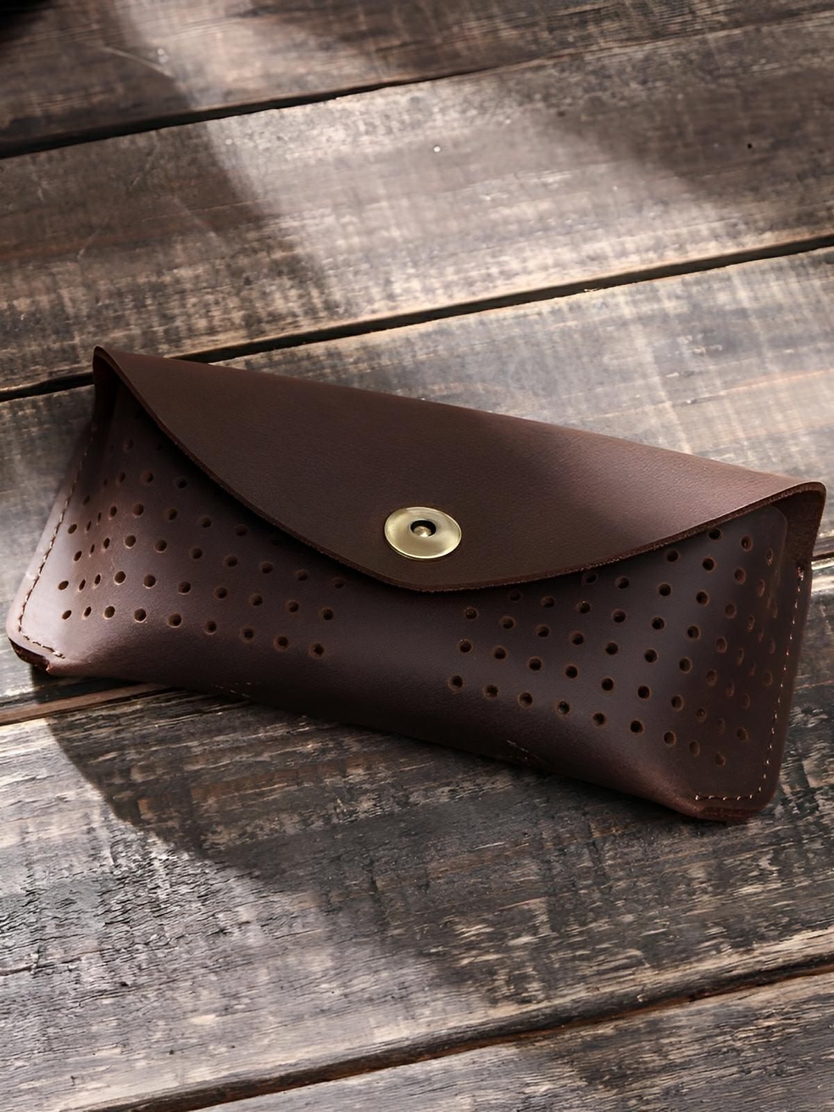 Étui à lunettes, en cuir, à l'aspect pratique, design perforé, modèle Ézéchias - Coffret - Café