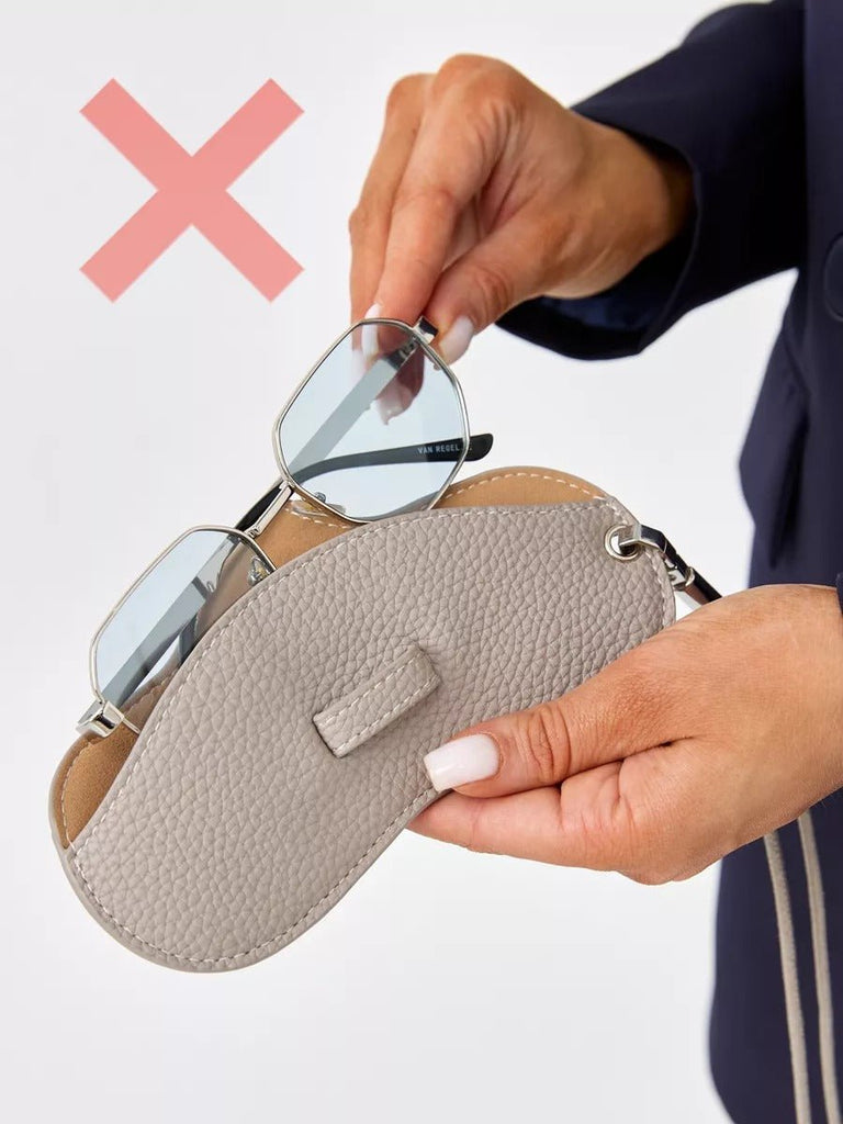 Étui lunettes simili vegan, porte - lunettes tour de cou, étui souple compact, accessoire lunettes mode, pochette lunettes femme, modèle Evelina - Coffret - Gris