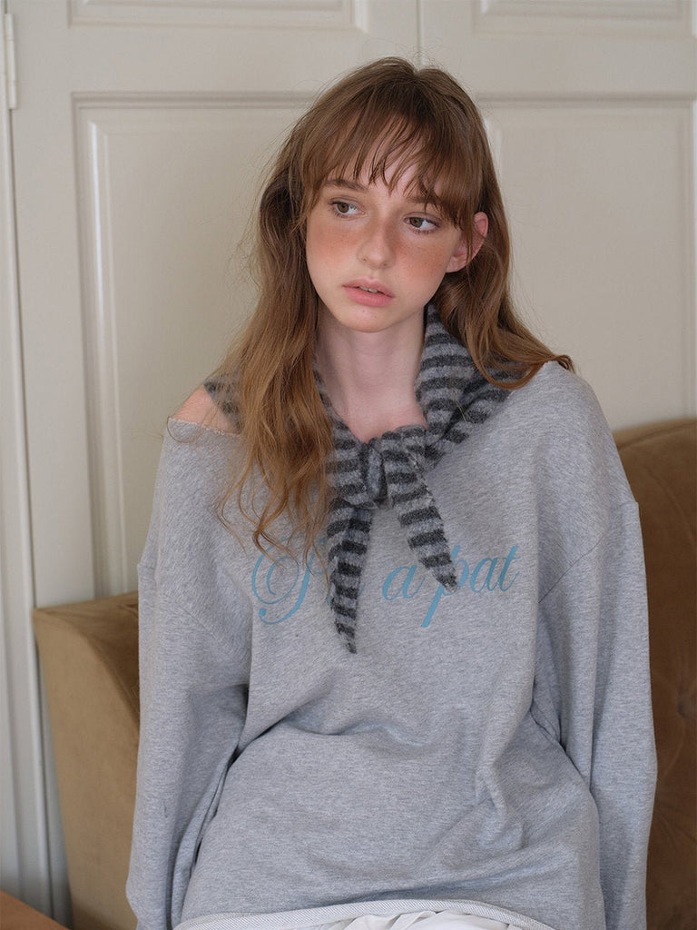 Foulard capuche rayé, bonnet noué duveteux, accessoire d'hiver original, écharpe à nouer rayée, couvre - chef doux fantaisie, foulard laine polyester, capuche rayée chaude, modèle Gimsa - Écharpe - Gris