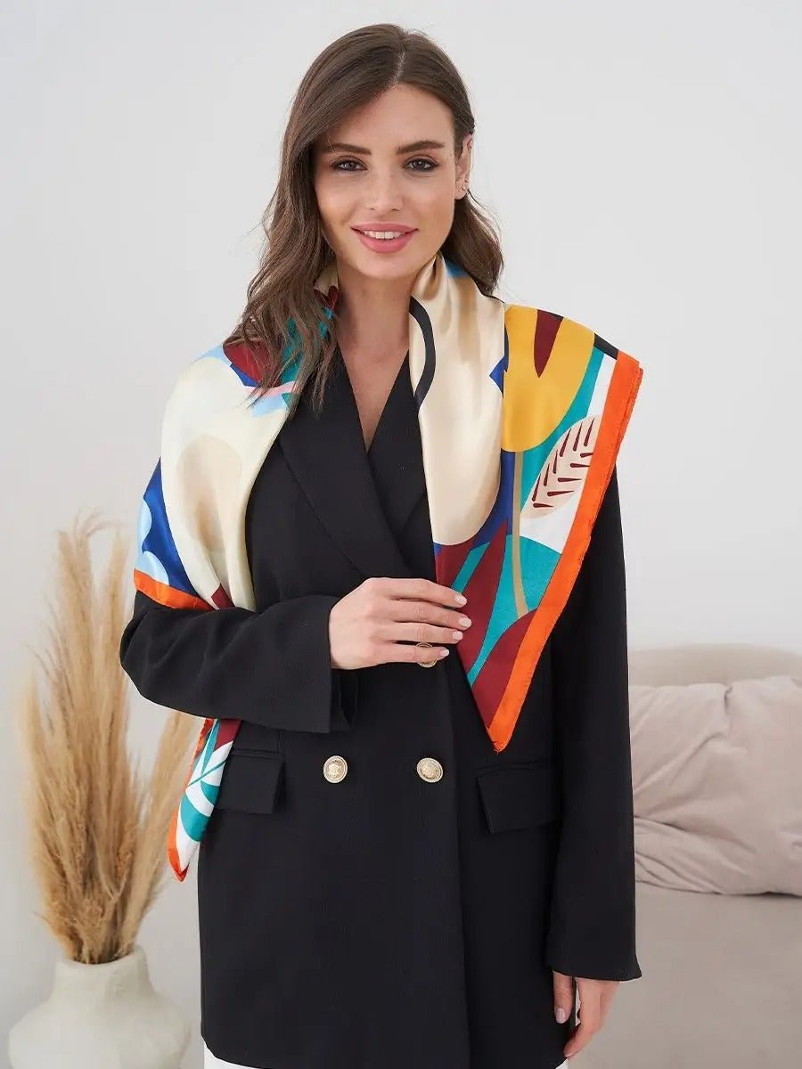 Foulard carré 70x70, soyeux au toucher, imprimé floral multicolore, bordure orange vive, accessoire mode polyvalent, modèle Kalya - Écharpe - Multicolore