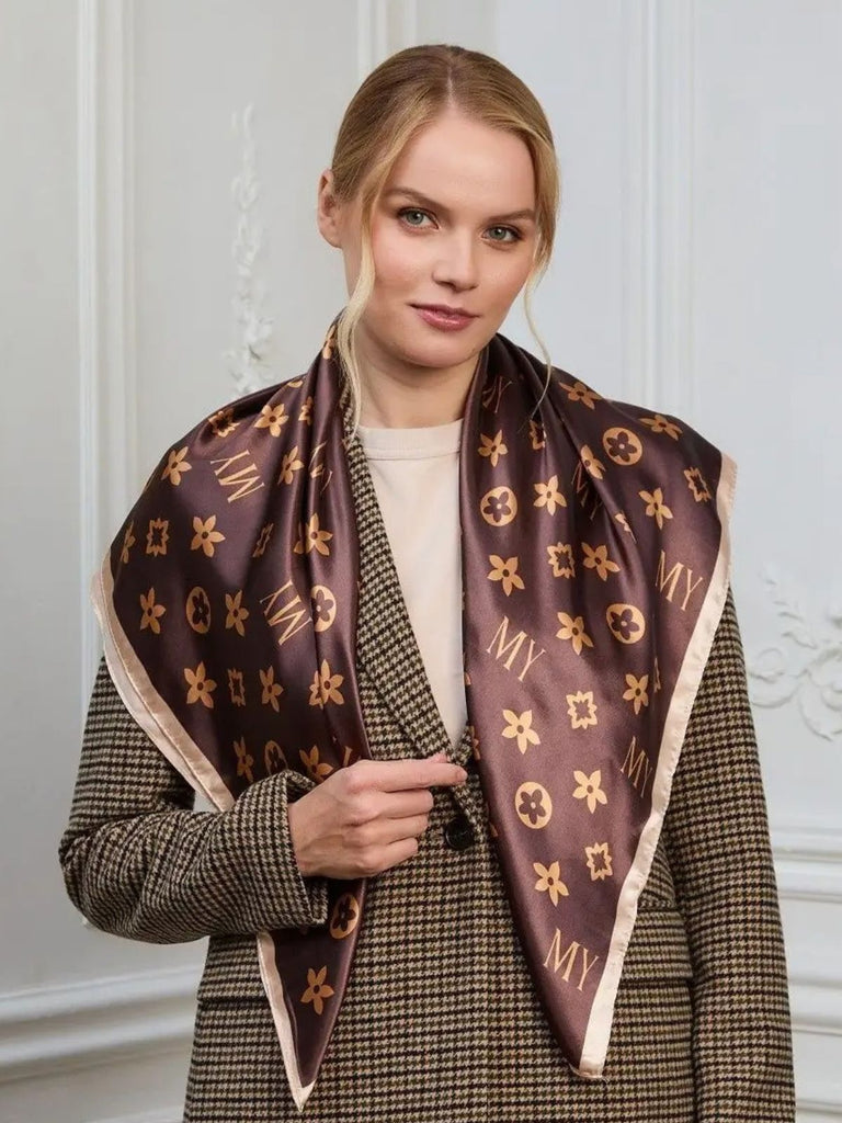 Foulard carré effet satiné marron doré, imprimé floral et lettres MY, format 90x90 cm, accessoire cheveux ou cou, modèle Rihanna - Écharpe - Marron