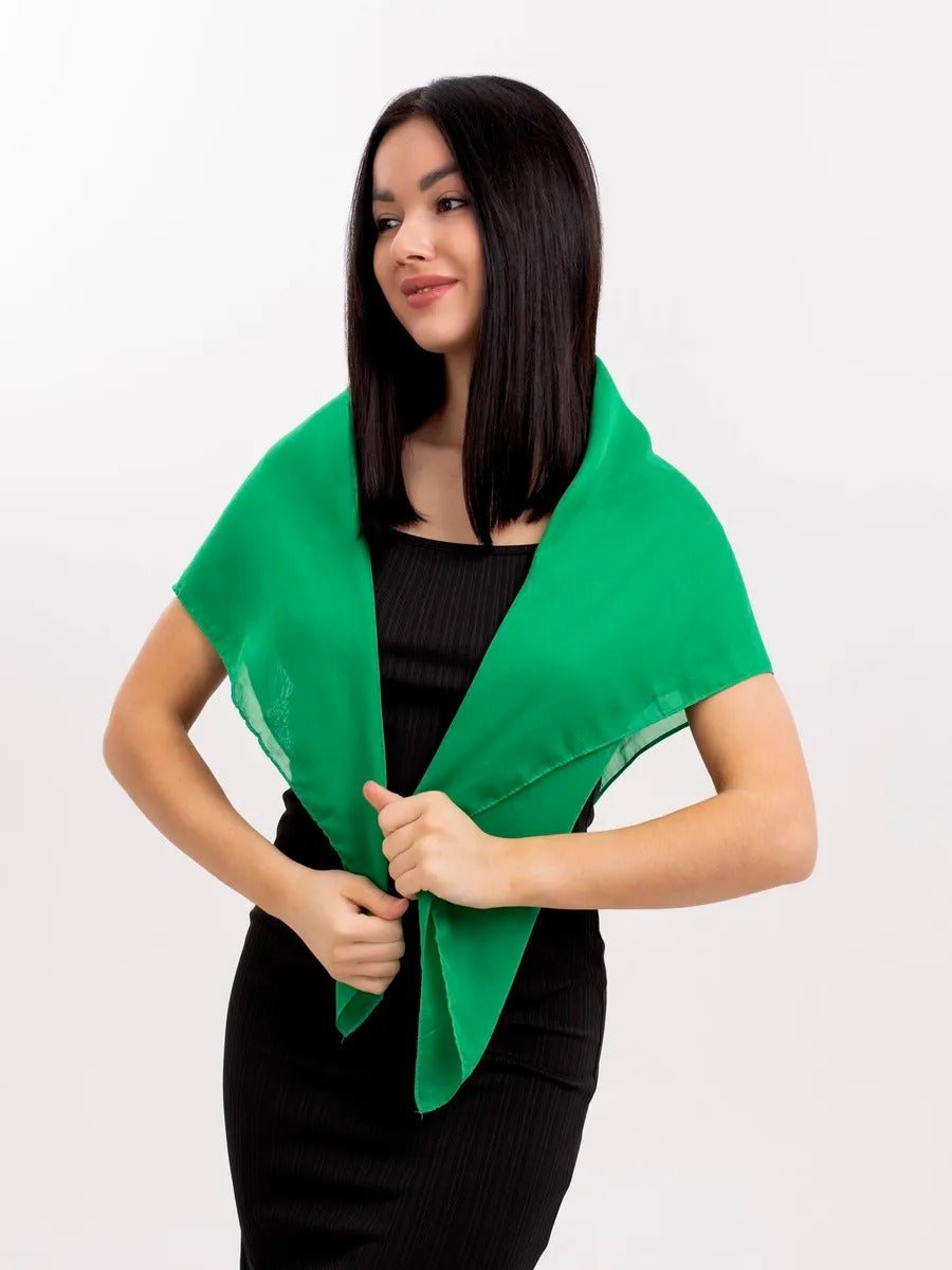Foulard carré femme 95x95cm, soie imitation douce, coloris unis variés, accessoire polyvalent, léger printemps été, modèle Lala - Écharpe - Vert
