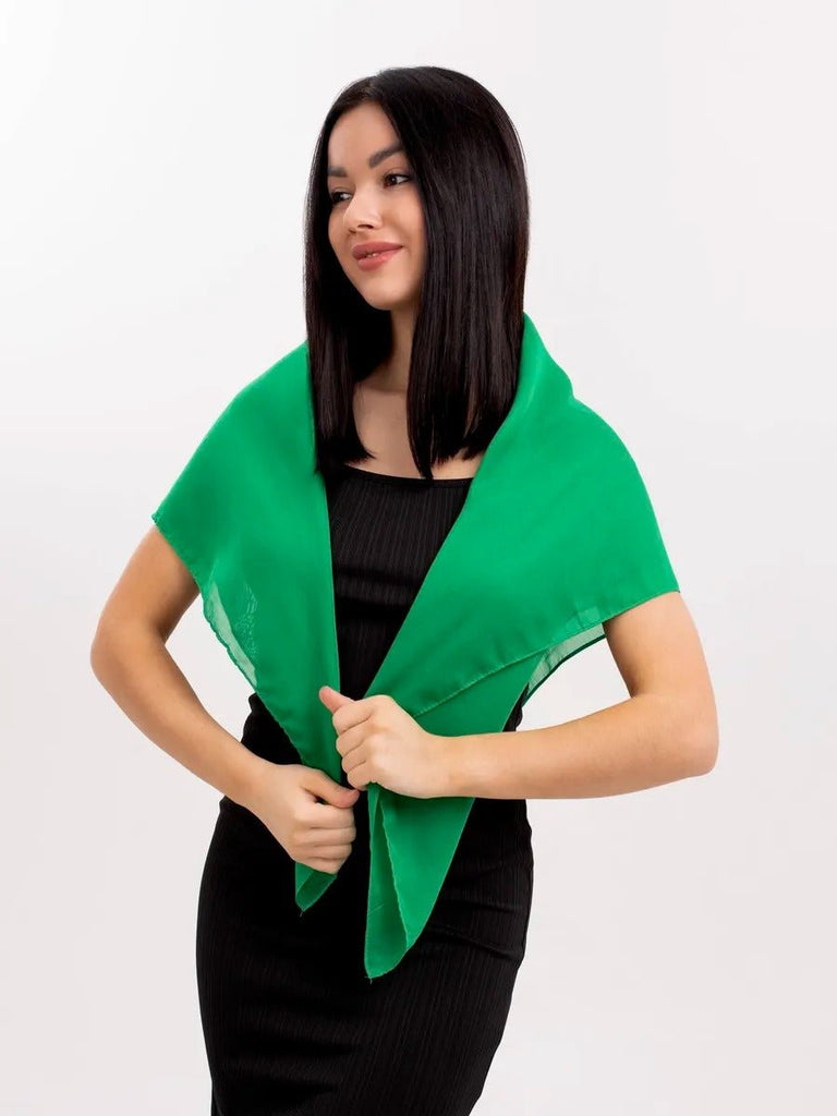 Foulard carré femme 95x95cm, soie imitation douce, coloris unis variés, accessoire polyvalent, léger printemps été, modèle Lala - Écharpe - Vert