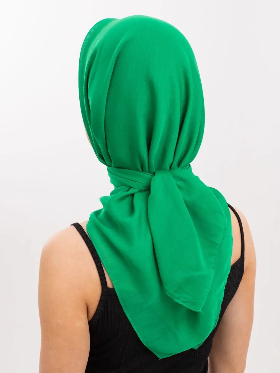 Foulard carré femme 95x95cm, soie imitation douce, coloris unis variés, accessoire polyvalent, léger printemps été, modèle Lala - Écharpe - Vert