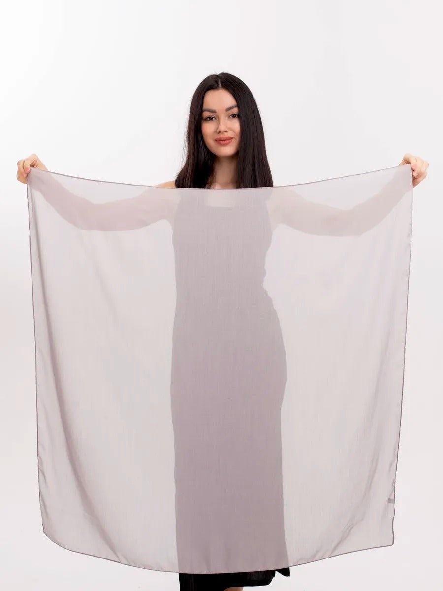 Foulard carré femme 95x95cm, soie imitation douce, coloris unis variés, accessoire polyvalent, léger printemps été, modèle Lala - Écharpe - Gris