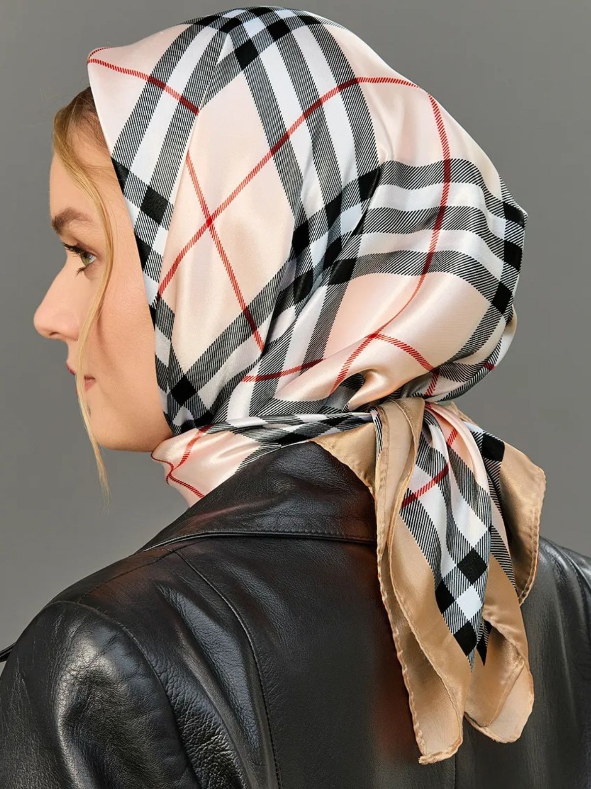 Foulard carré femme, effet satiné soyeux, imprimé tartan, 90x90 cm, accessoire multi - usage, foulard cheveux, châle léger modèle Yvanah - Écharpe - Beige
