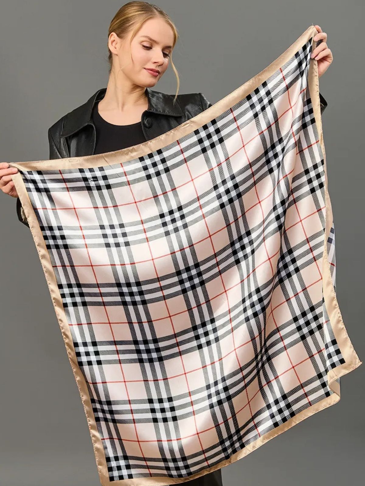 Foulard carré femme, effet satiné soyeux, imprimé tartan, 90x90 cm, accessoire multi - usage, foulard cheveux, châle léger modèle Yvanah - Écharpe - Beige