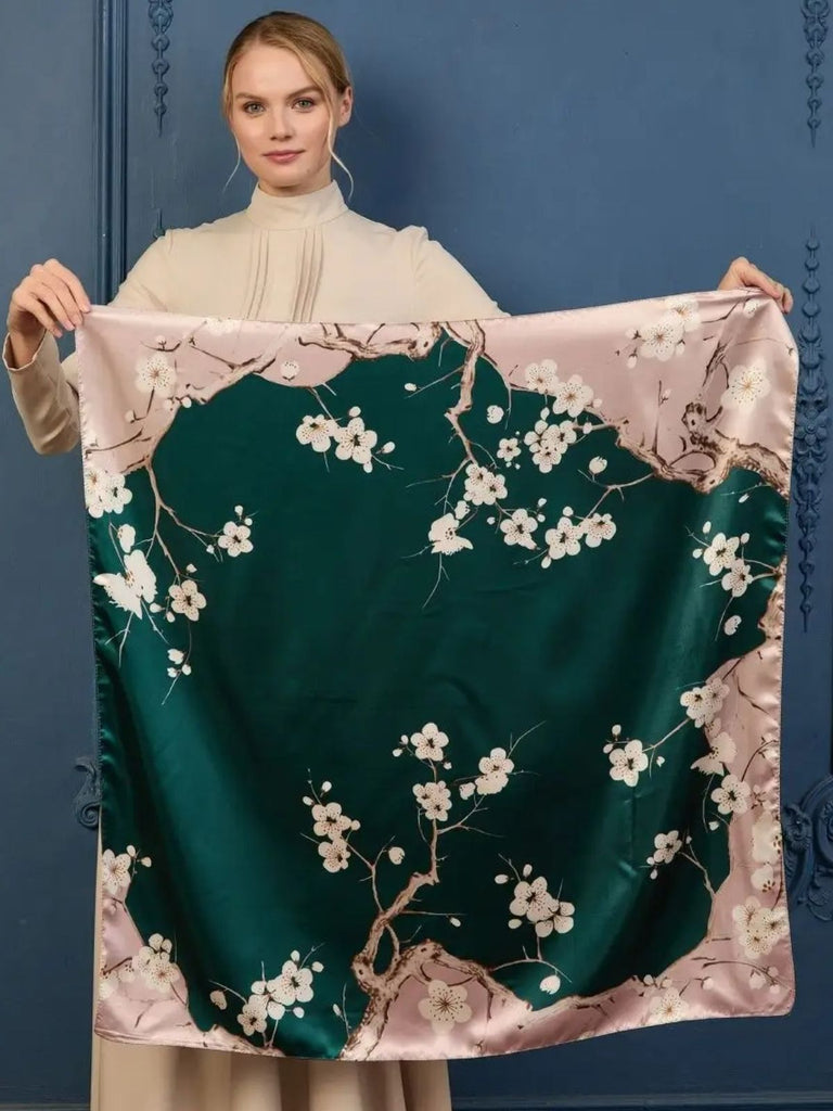 Foulard carré femme en aspect soie, imprimé fleurs de cerisier, bords roses, vert intense, accessoire cheveux, foulard cou, foulard sac, tissu fluide doux, foulard 90x90, modèle Zatiah - Écharpe - Vert foncé