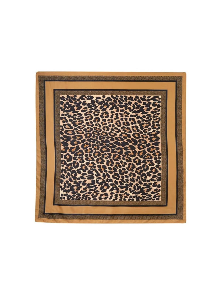 Foulard carré femme, soyeux et doux, imprimé léopard chic, tons sable et noir, accessoire de tête ou de cou, foulard printemps été, modèle Rosie - Écharpe - Marron