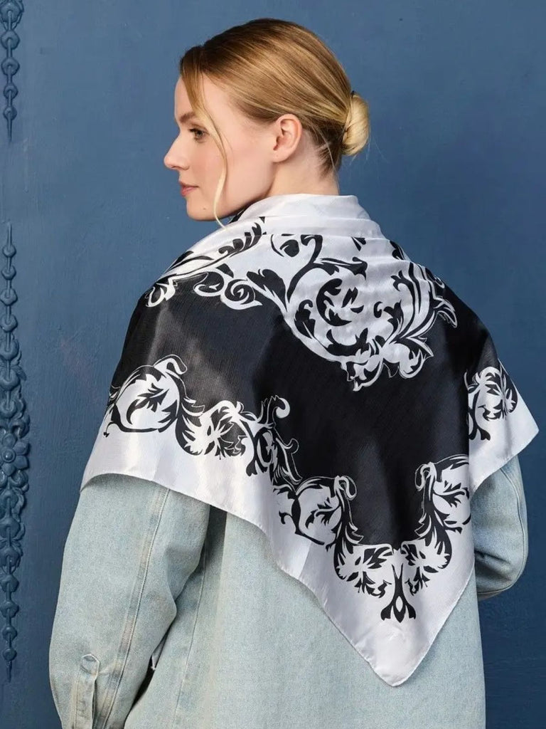 Foulard carré noir et blanc, effet satiné pour cheveux, accessoire chic pour le cou, imprimé floral baroque, mode femme, tissu doux brillant, aspect soie synthétique, modèle Helena - Écharpe - Noir