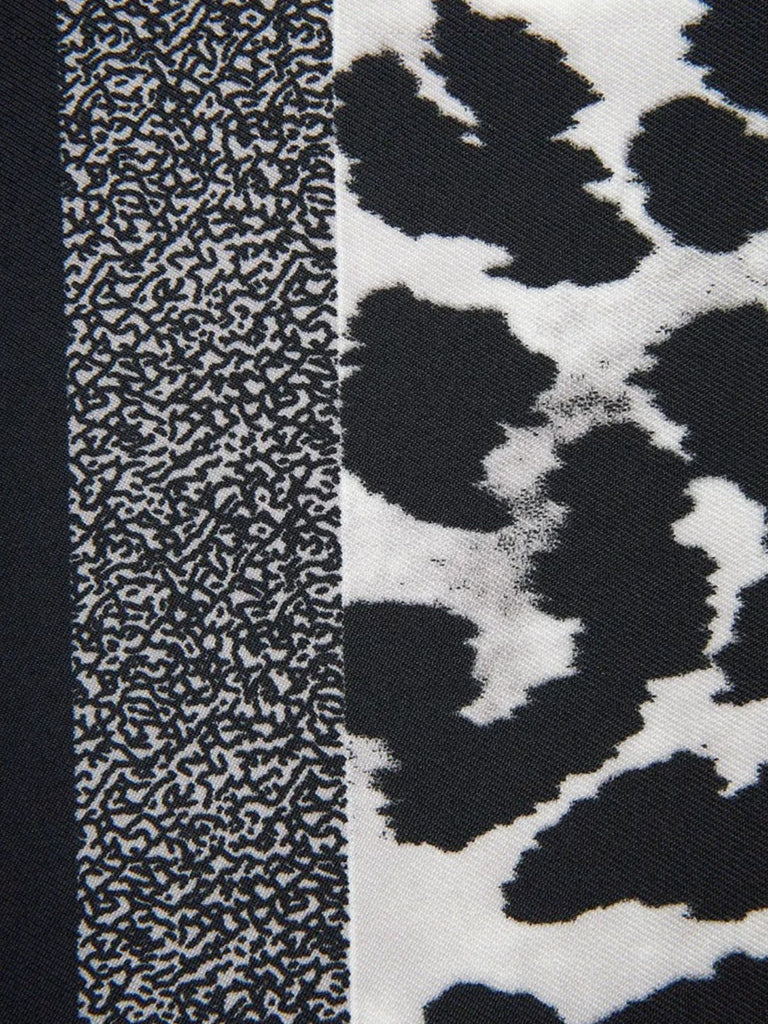 Foulard carré soyeux, imprimé léopard noir et gris, foulard 90x90 cm, accessoire femme printemps été, écharpe légère cou tête épaules, modèle Giselle - Écharpe - Noir