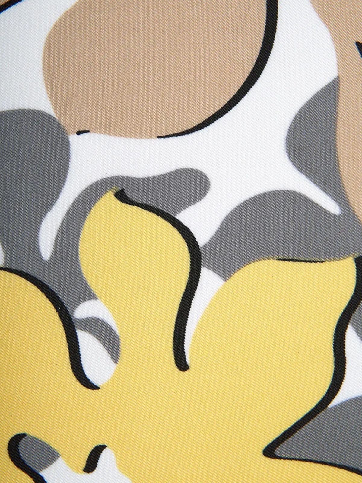 Foulard femme en aspect soie, grand carré floral, tons beige jaune gris, accessoire cheveux ou cou, doux et léger, printemps été, modèle Juliana - Écharpe - Fleuri