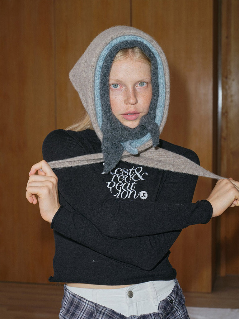 Foulard triangle laine mixte, écharpe courte chaude hiver, tour de cou doux femme homme, design géométrique original, accessoire stylé automne, modèle Ouline - Écharpe - Taupe