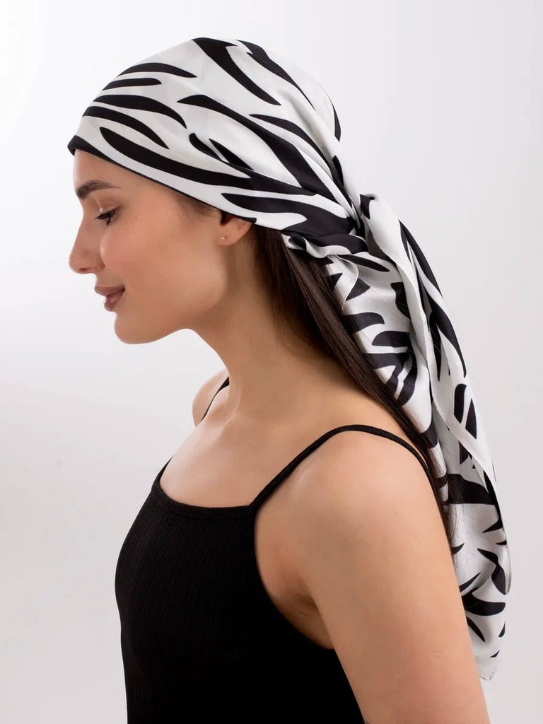 Foulard zébré, imprimé animal, carré 90x90 en imitation satin doux, accessoire de mode femme, foulard léger à nouer, style moderne et géométrique, modèle Sybel - Écharpe - Noir et blanc