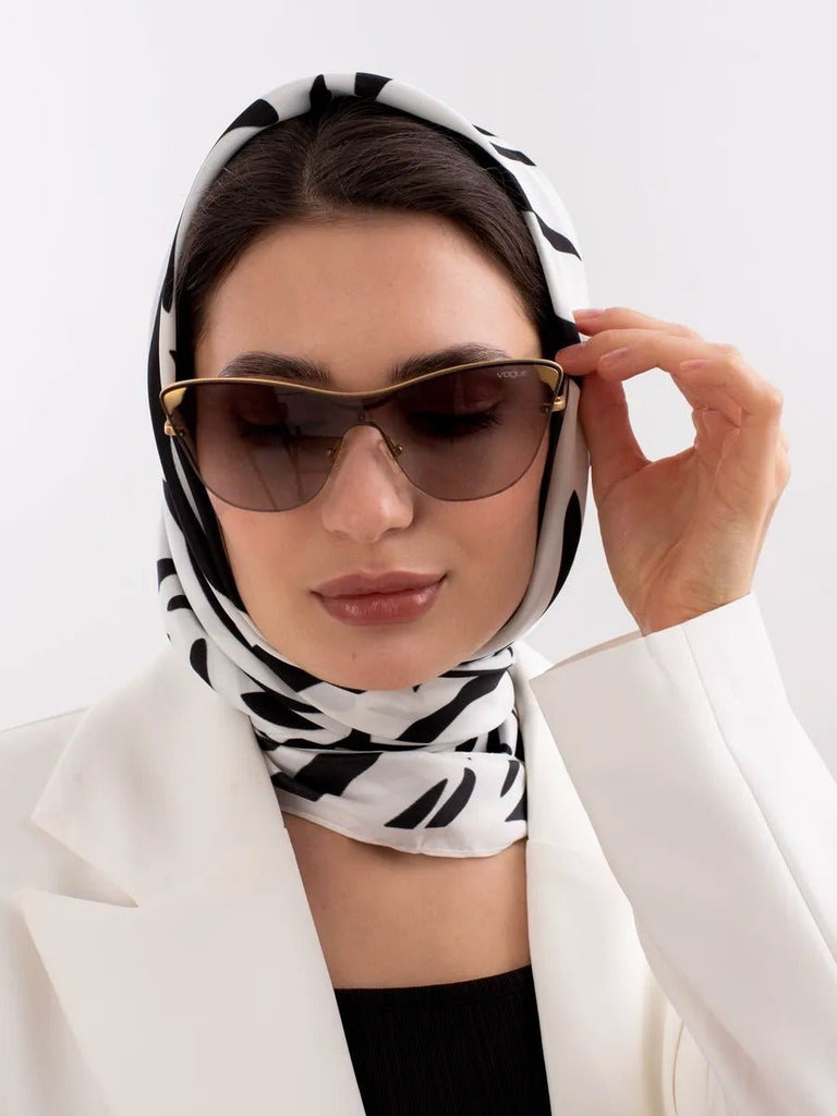 Foulard zébré, imprimé animal, carré 90x90 en imitation satin doux, accessoire de mode femme, foulard léger à nouer, style moderne et géométrique, modèle Sybel - Écharpe - Noir et blanc