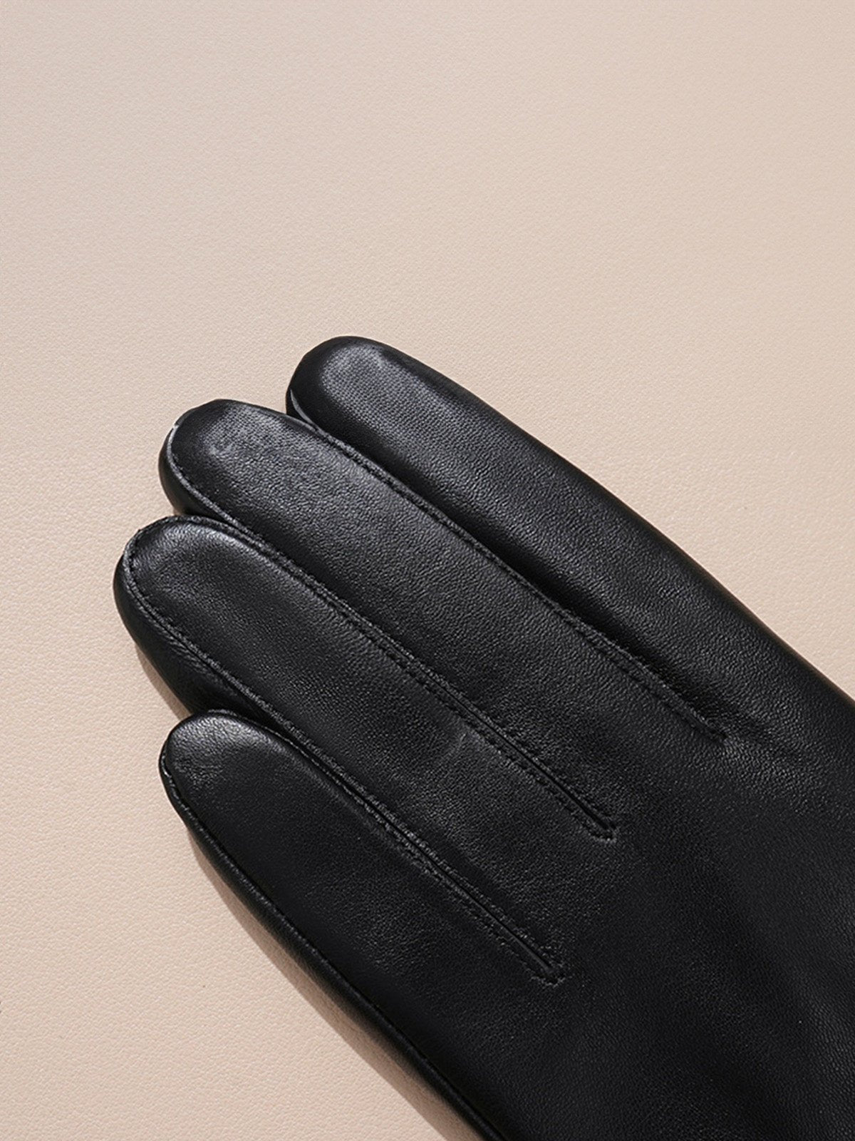 Gants en cuir noir femme hiver, accessoire tactile doublé polaire, protection main hiver chic, gant en cuir d'agneau souple, nœud décoratif poignet, modèle Clover - Écharpe - Noir M