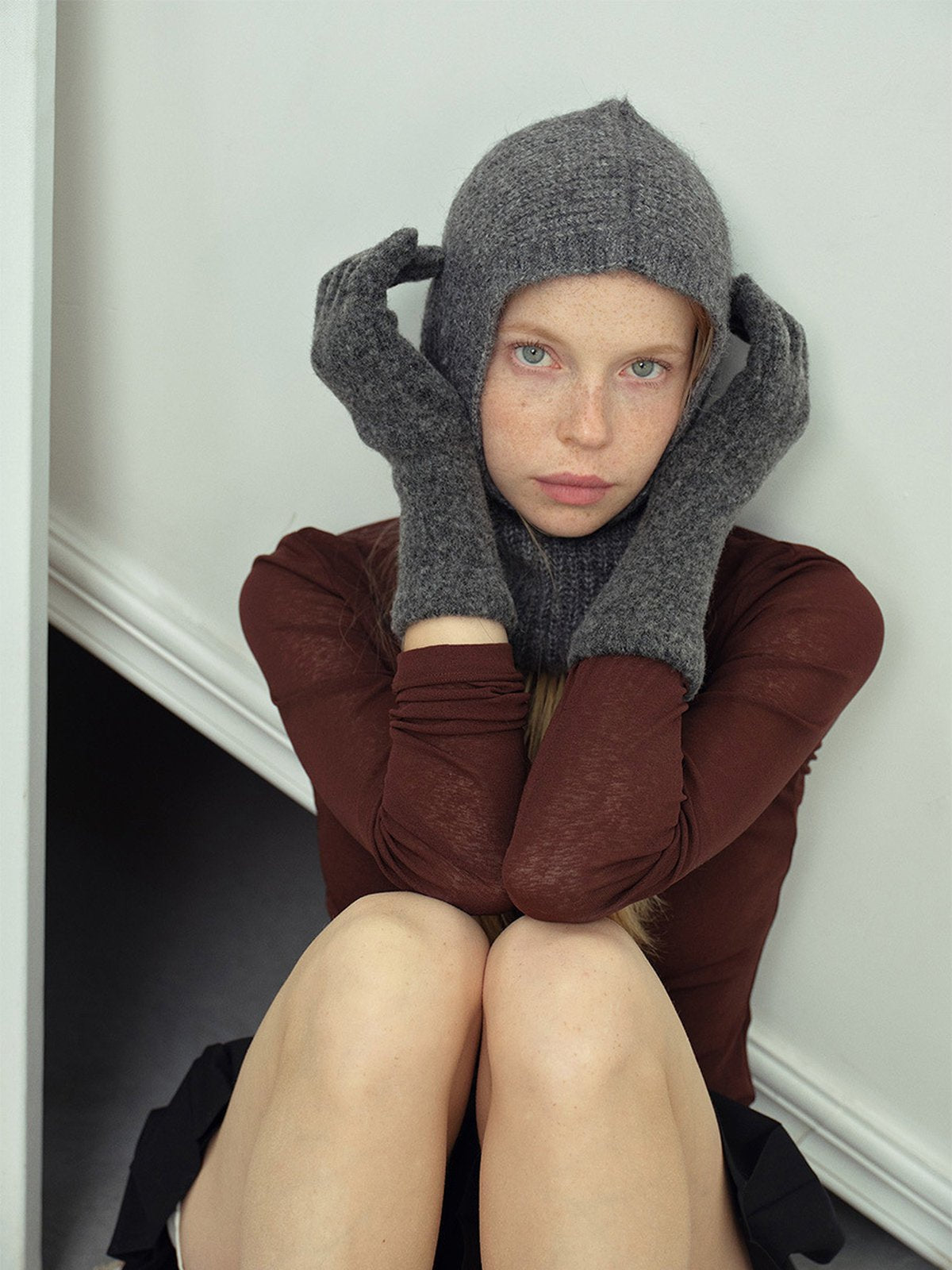 Gants en maille douce, gants hiver femme, gants longs tricotés, gants chauds doux au toucher, gants colorés unis, gants tactiles laine mélangée, modèle Kinz - Écharpe - Gris foncé