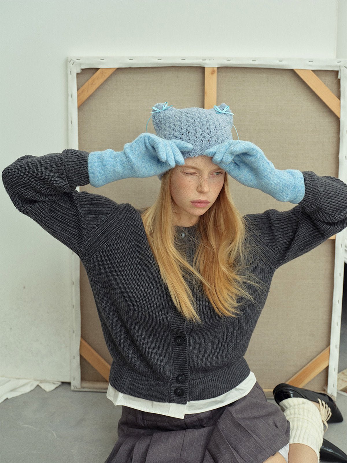 Gants en maille douce, gants hiver femme, gants longs tricotés, gants chauds doux au toucher, gants colorés unis, gants tactiles laine mélangée, modèle Kinz - Écharpe - Bleu clair