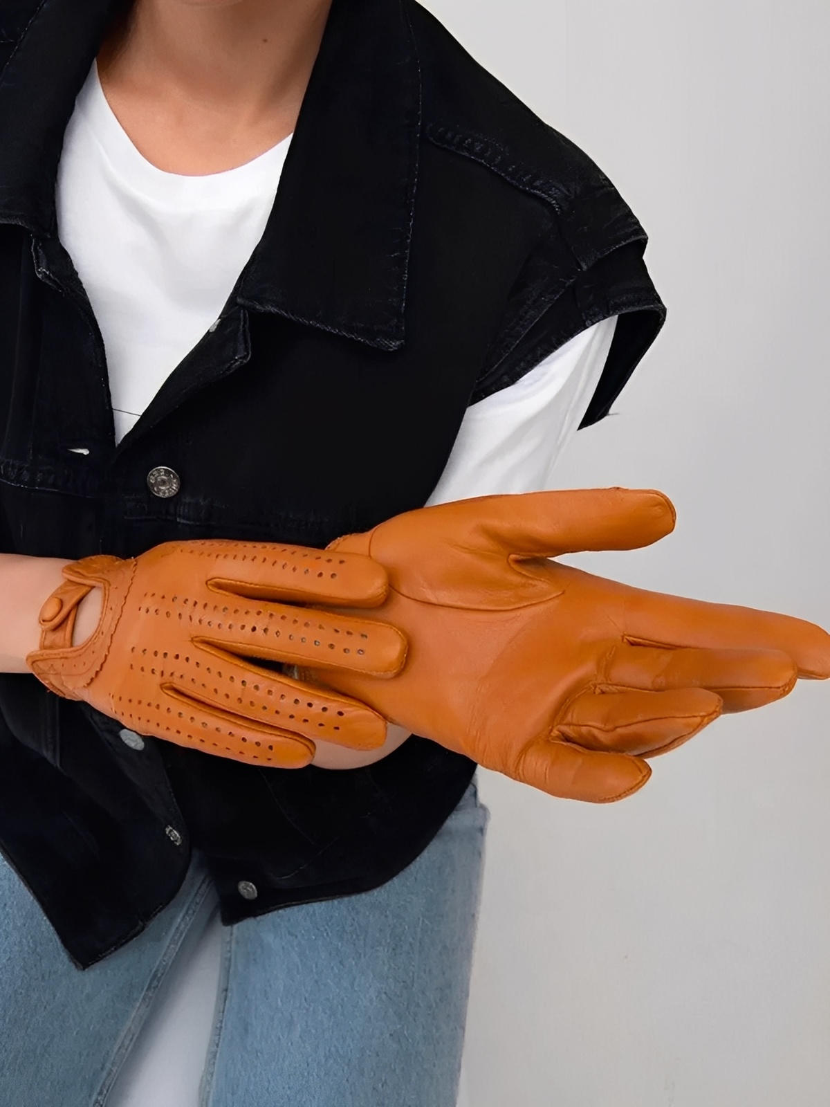 Women's lamb leather gloves, lightweight perforated model for mid-season, unlined design with snap button, ideal for driving and daily use, soft and comfortable, Emira model