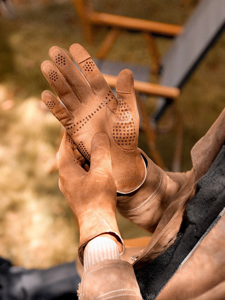 Gants homme hiver, suédine tactile, doublure chaude, paume antidérapante, accessoire mode hiver, gants chic, modèle Gustave - Gants - Camel