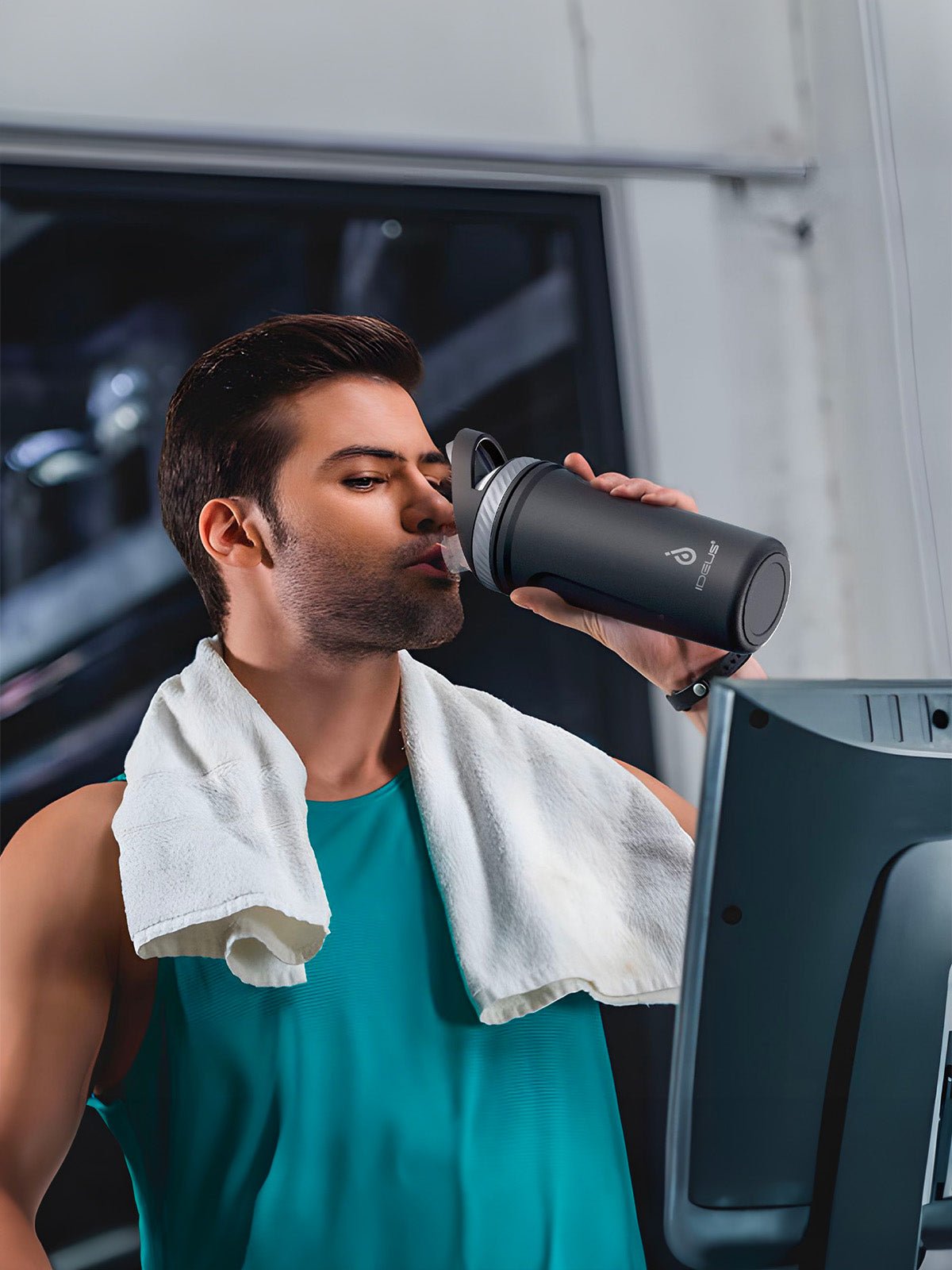 Gourde shaker sport isotherme, gamme IDEUS, bouteille inox 304, double paroi, mélangeur intégré, 709ml, étanche, sans BPA, maintien chaud 6h, froid 12h, modèle Euphron - Gourde et Thermos - Noir