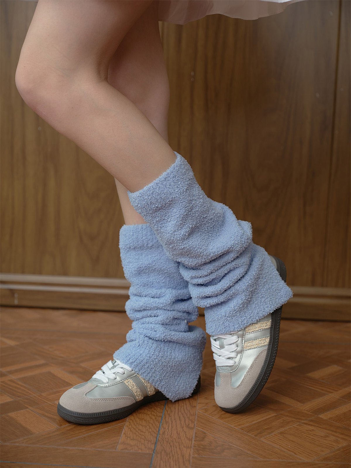 Guêtres en maille douce, guêtres d’hiver confortables, chauffe - jambes femme, accessoires cocooning, style Y2K moderne, guêtres hautes, modèle Arone - Guêtre - Bleu