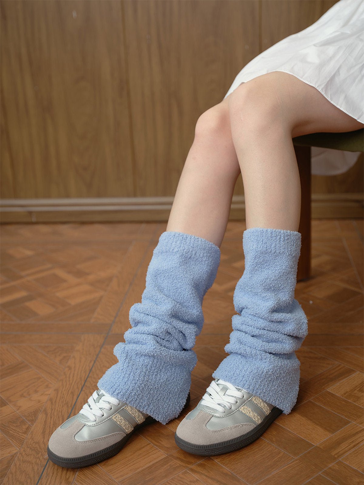 Guêtres en maille douce, guêtres d’hiver confortables, chauffe - jambes femme, accessoires cocooning, style Y2K moderne, guêtres hautes, modèle Arone - Guêtre - Bleu