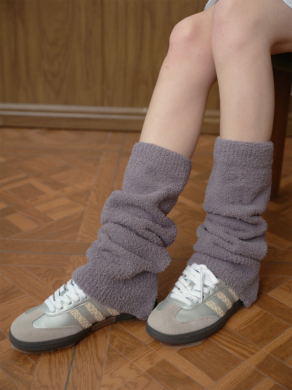 Guêtres en maille douce, guêtres d’hiver confortables, chauffe - jambes femme, accessoires cocooning, style Y2K moderne, guêtres hautes, modèle Arone - Guêtre - Gris