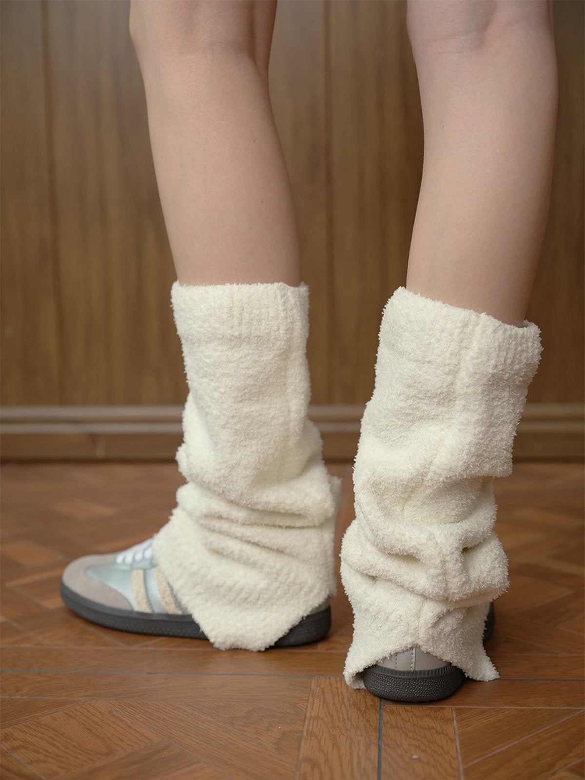 Guêtres en maille douce, guêtres d’hiver confortables, chauffe - jambes femme, accessoires cocooning, style Y2K moderne, guêtres hautes, modèle Arone - Guêtre - Blanc