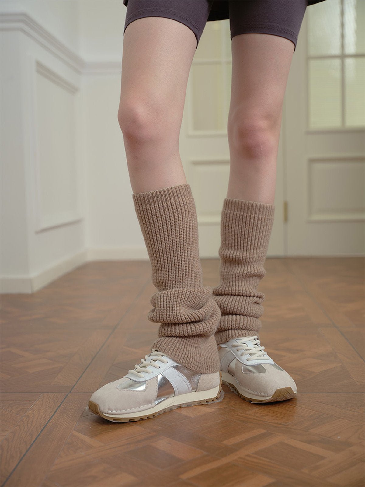 Guêtres femme, chaussettes hautes tricotées, accessoires jambes hiver, maille chaude douce, yoga danse streetwear, modèle Komine - Guêtre - Taupe