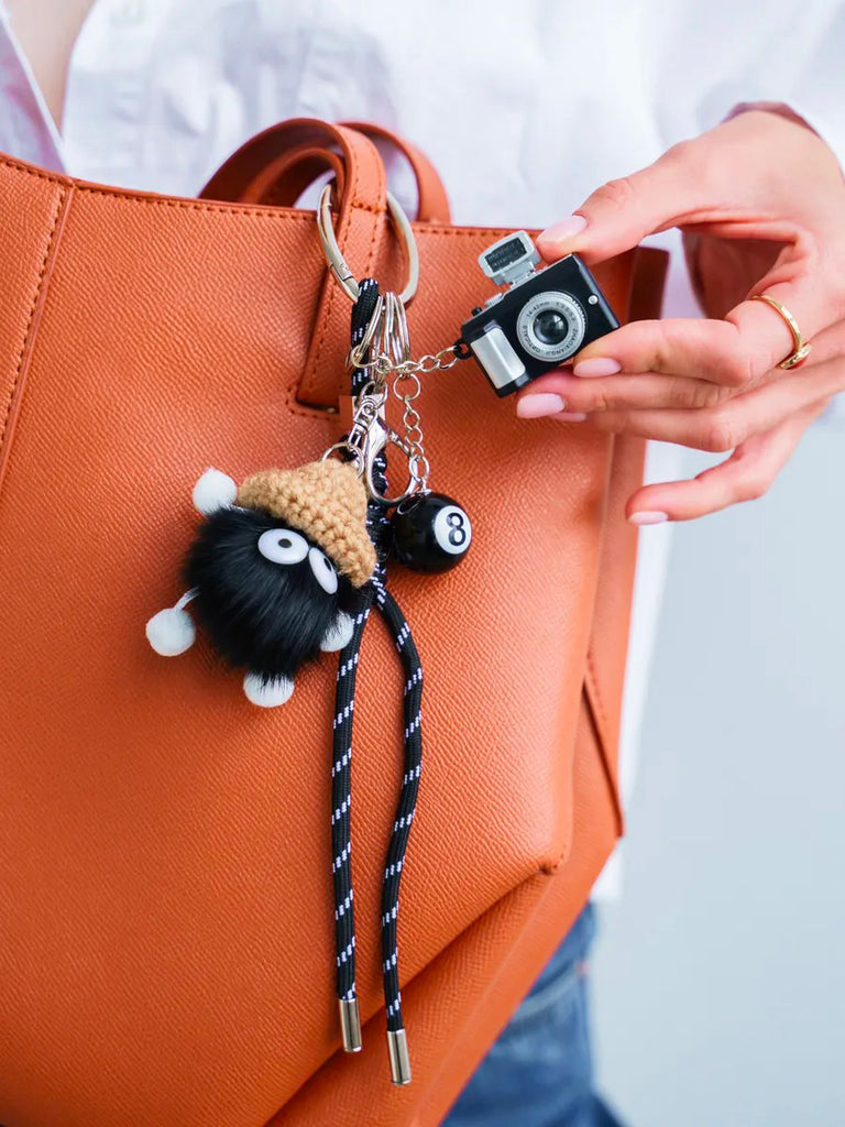 Bijou da borsa, peluche nera con cappello, mini macchina fotografica, palla 8, corda intrecciata, portachiavi, modello Labu