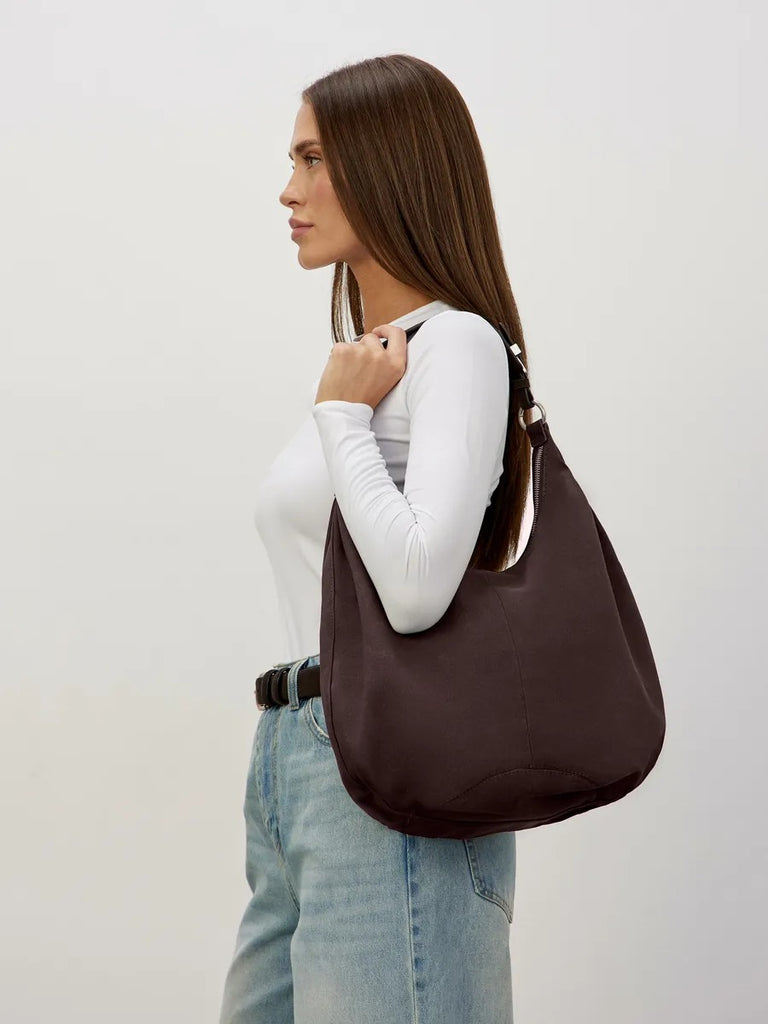 Borsa hobo color cioccolato, grande borsa morbida, borsa a spalla da donna, borsa secchiello di tendenza, borsa tote in tessuto scamosciato, modello Philomina