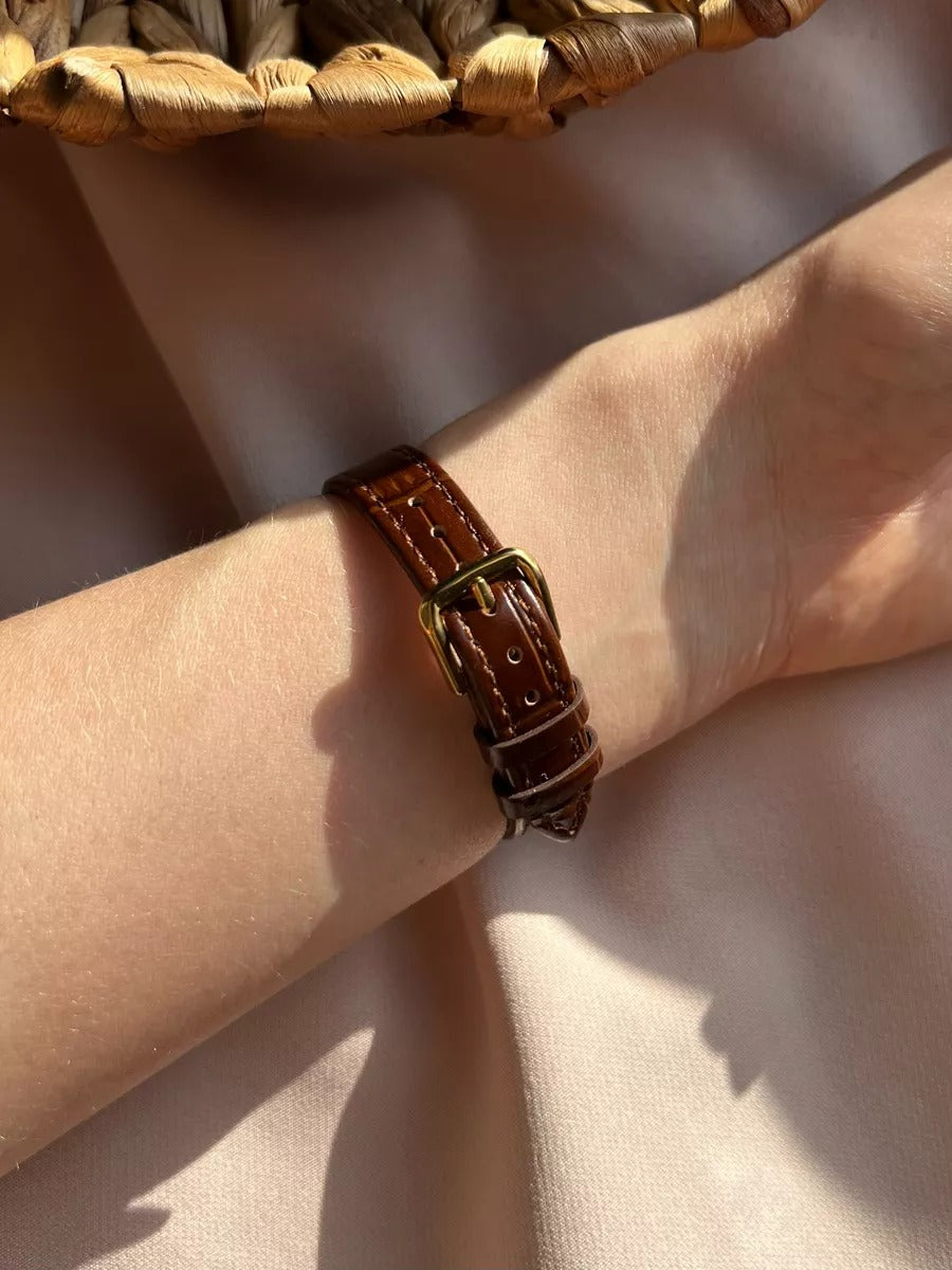 Montre rectangulaire femme, boîtier doré, chiffres romains, bracelet simili vegan, style vintage, modèle Shana