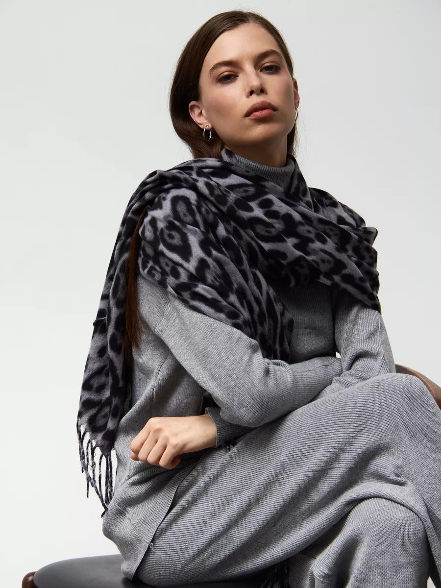Sciarpa leopardata da donna, morbida e calda, lana ed eco-cashmere, grande formato 180x70 cm, accessorio invernale chic, stile audace e confortevole, modello Zorus