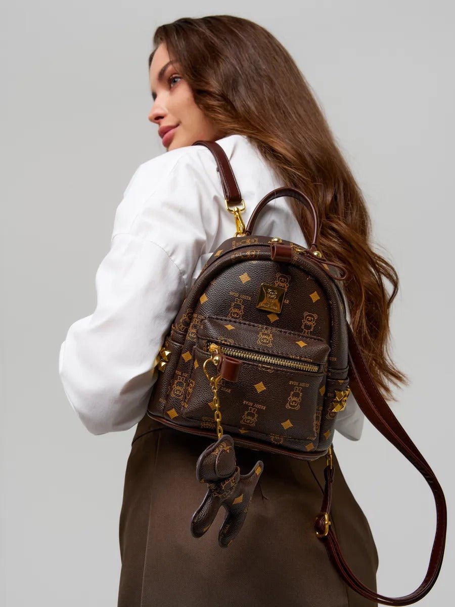Mini sac à dos femme marron, sac dos imprimé ours "Teddy Bear", sac mode portable, sac de ville tendance, sac aspect luxe, modèle Louisa - Sac à dos - Marron