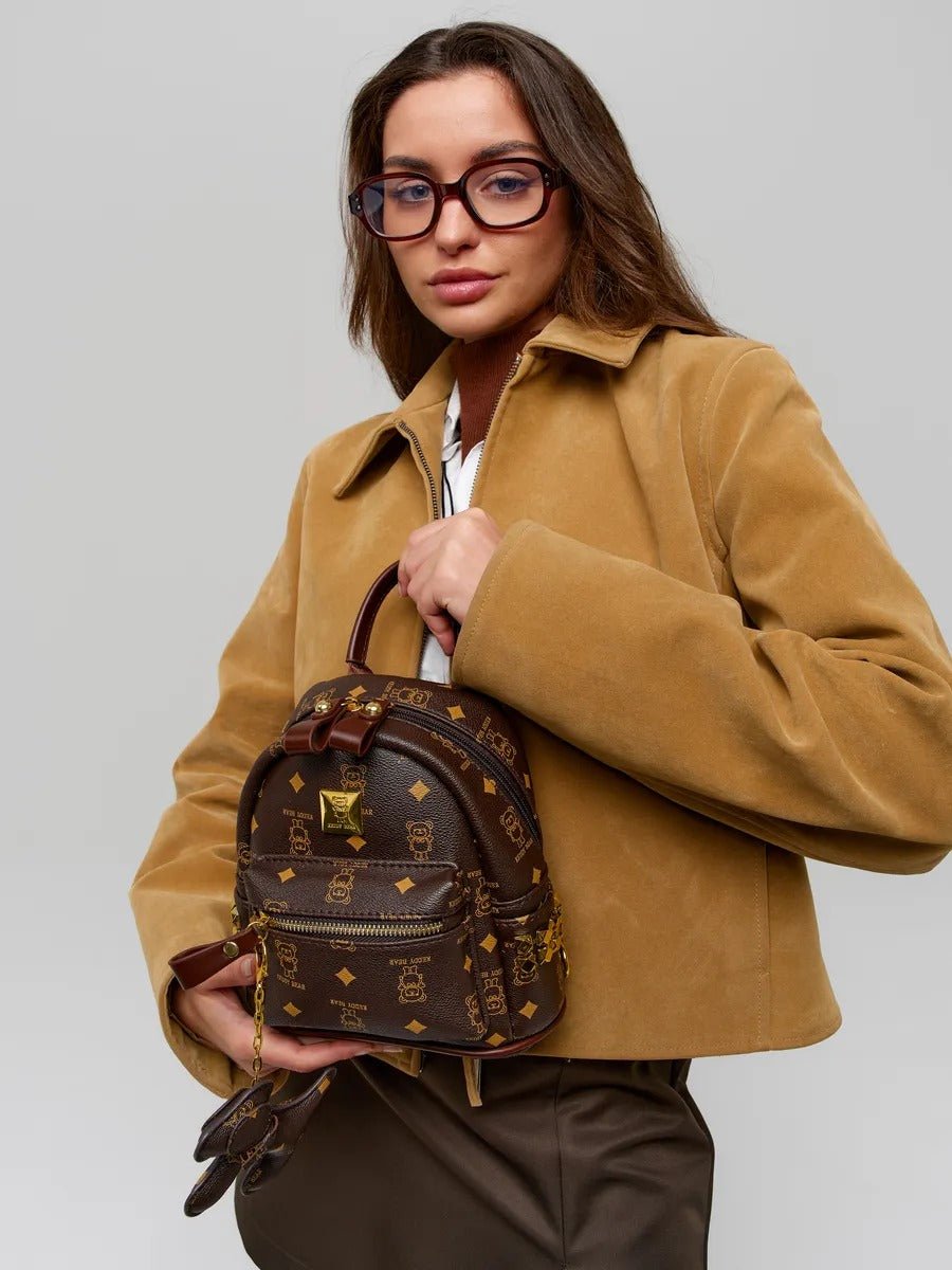 Mini sac à dos femme marron, sac dos imprimé ours "Teddy Bear", sac mode portable, sac de ville tendance, sac aspect luxe, modèle Louisa - Sac à dos - Marron