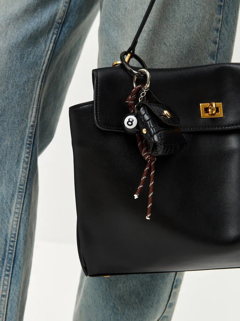 Mini sac noir à breloques, bijou de sac 8 - ball, porte - clés mode, accessoire tendance 2025, modèle Marion - Noir