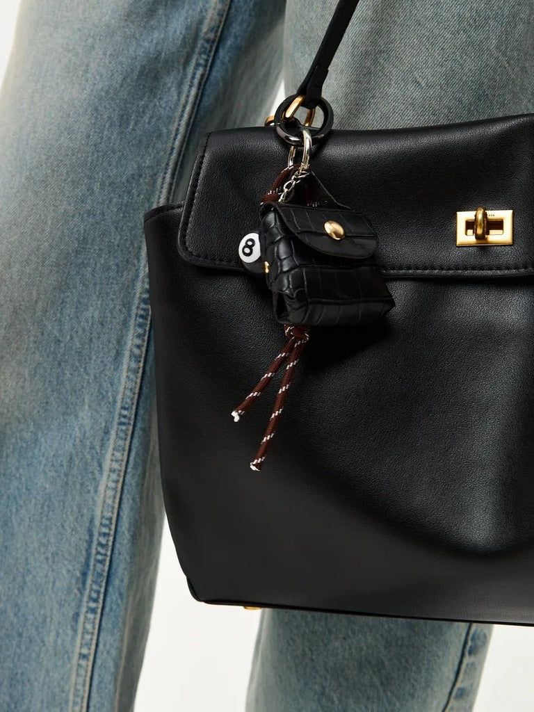 Mini sac noir à breloques, bijou de sac 8 - ball, porte - clés mode, accessoire tendance 2025, modèle Marion - Noir